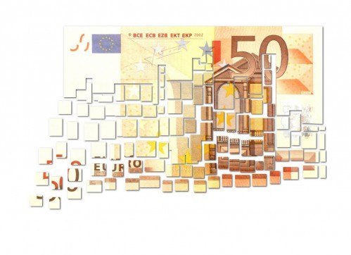 Cut Fifty Euro Note - Floating Away in Small Pieces - € La formation webmarketing à la mode vous promet de vous faire gagner votre vie avec votre blog. Cela n’est pas complètement impossible. Mais il semble plus sage de viser de simplement gagner de l’argent avec votre blog. Je vous dis pourquoi.
